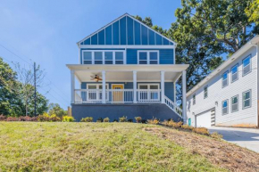 Large Modern Home Centrally located With Hot Tub
